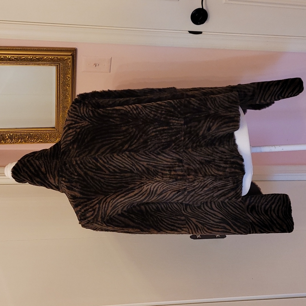ARMANI COLLEZIONI reversible zebra print shearling jacket - Picture 11 of 11